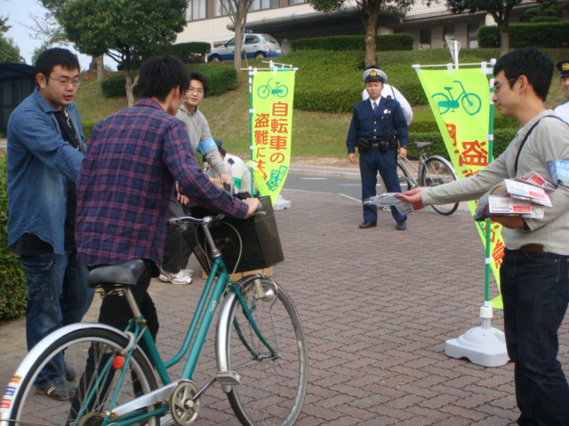 街頭キャンペーンの様子