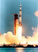 アポロ１３の打ち上げ（提供：NASA）