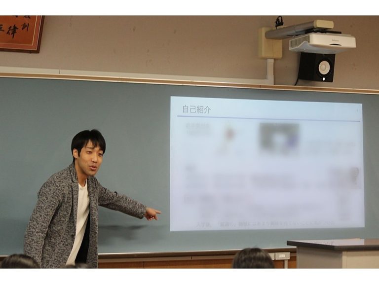 筑紫女学園高等学校1年生を対象に2025年度第1回進路選択特別講演会を実施しました