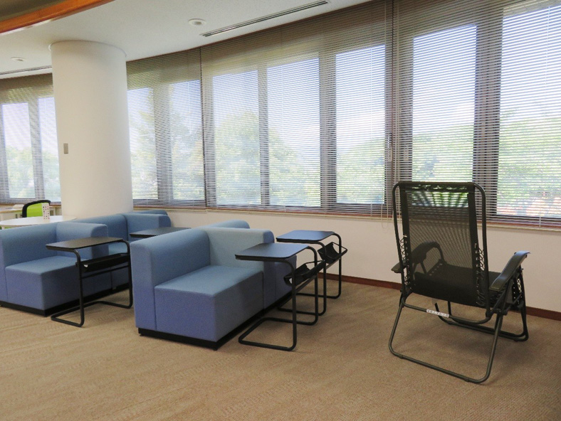 附属図書館 情報工学部分館